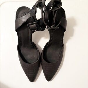 Simply Vera by Vera Wang Ankle Strap Heels Size 10